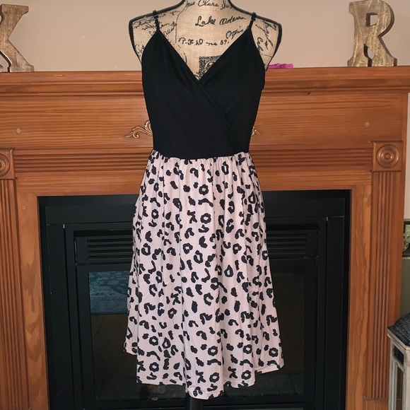 Styleworld Leopard Print Swing Dress with Pockets - Picture 1 of 8